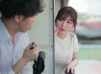 Thiếu thốn, chị hàng xóm cố tình ném quần lót sang nhà cậu hàng xóm với ý đồ…